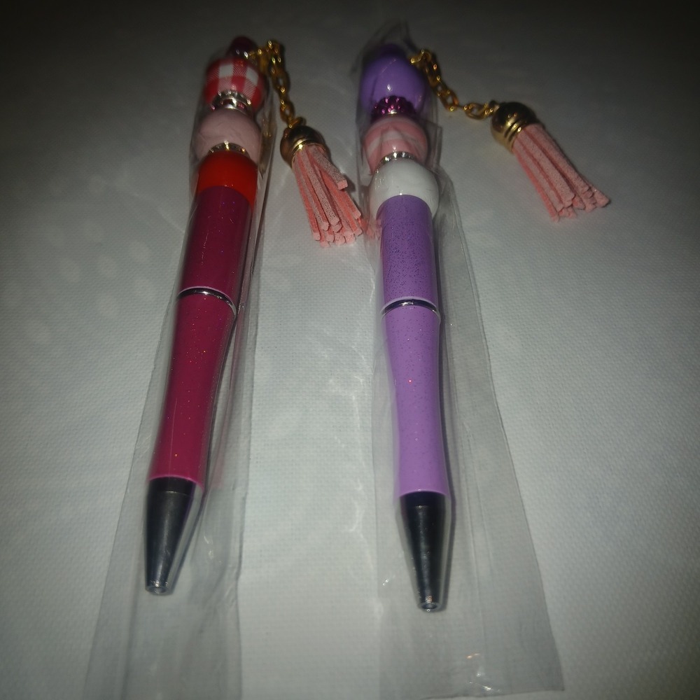 2 Handmade Valentine Ink Pens, Brand New! With Hanging Tassles - Picture 2 of 3